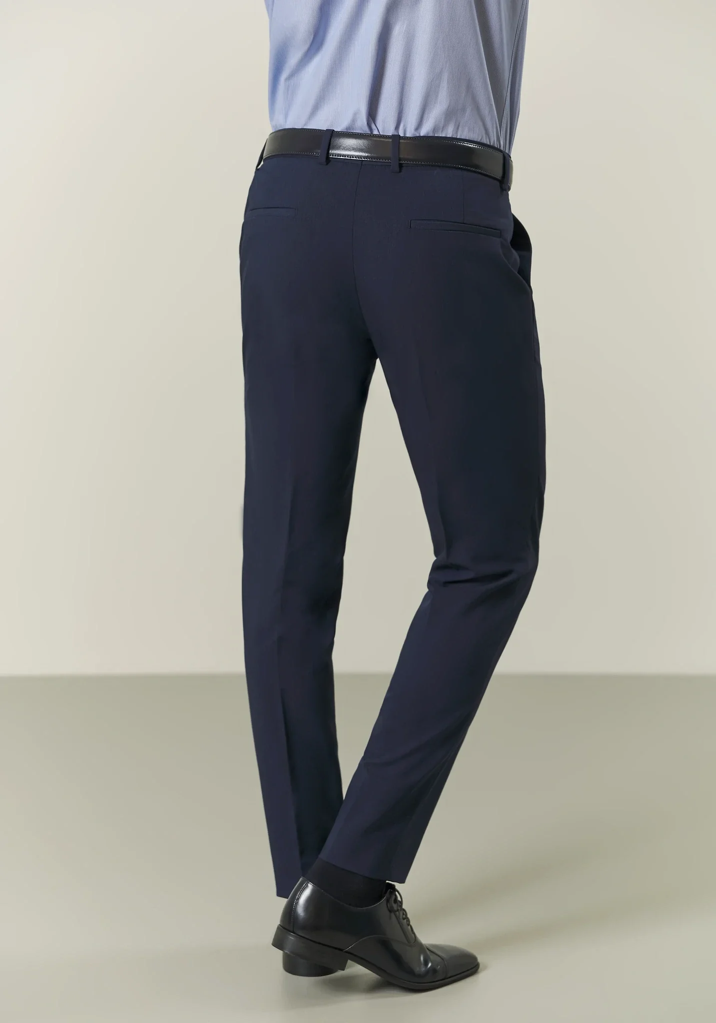 Abito blu doppiopetto revers a lancia tessuto stretch custom fit - Image 8
