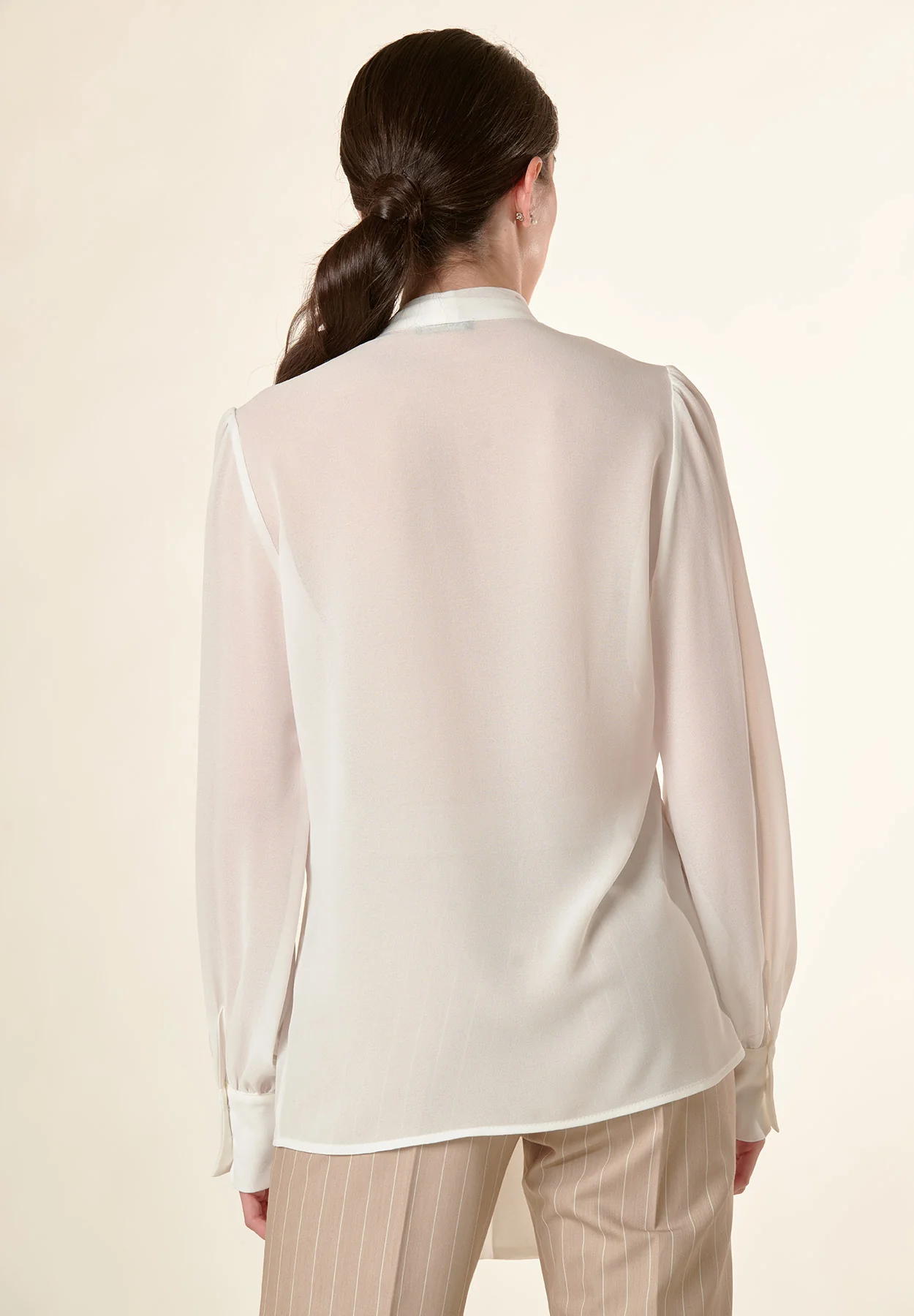 Camicia bianca crepe fiocco polsi alti - Image 3