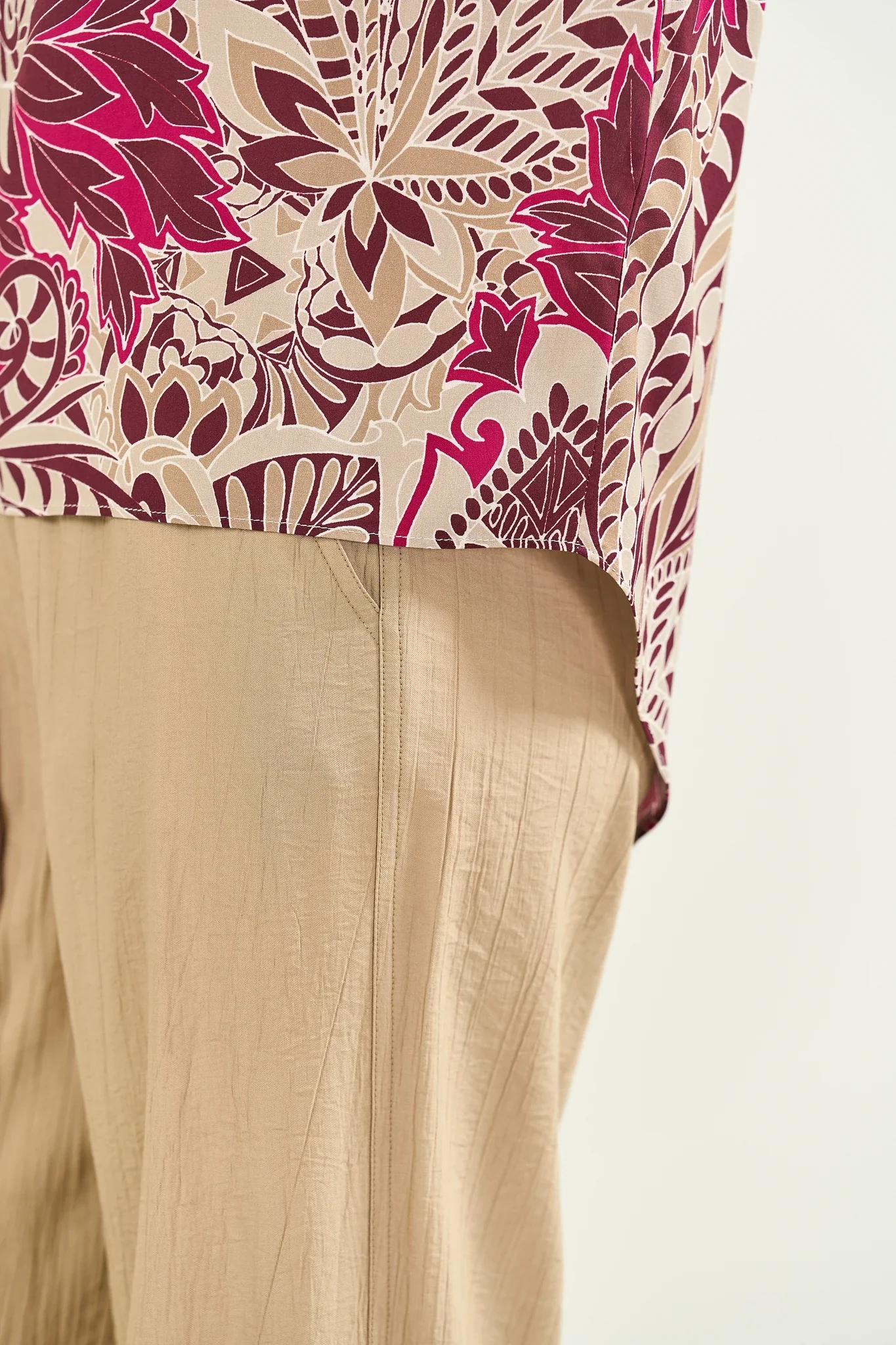 Blusa girocollo beige fantasia burgundy viscosa - Image 2