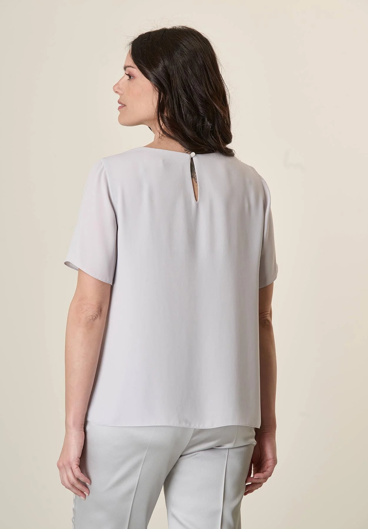 Blusa grigio chiaro mezza manica - Image 3