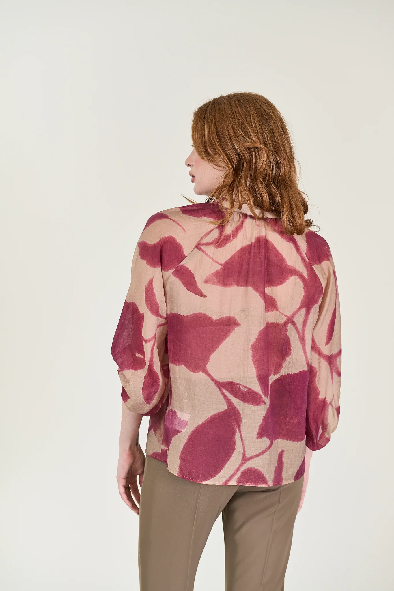 Camicia burgundy over fantasia astratta - Image 3