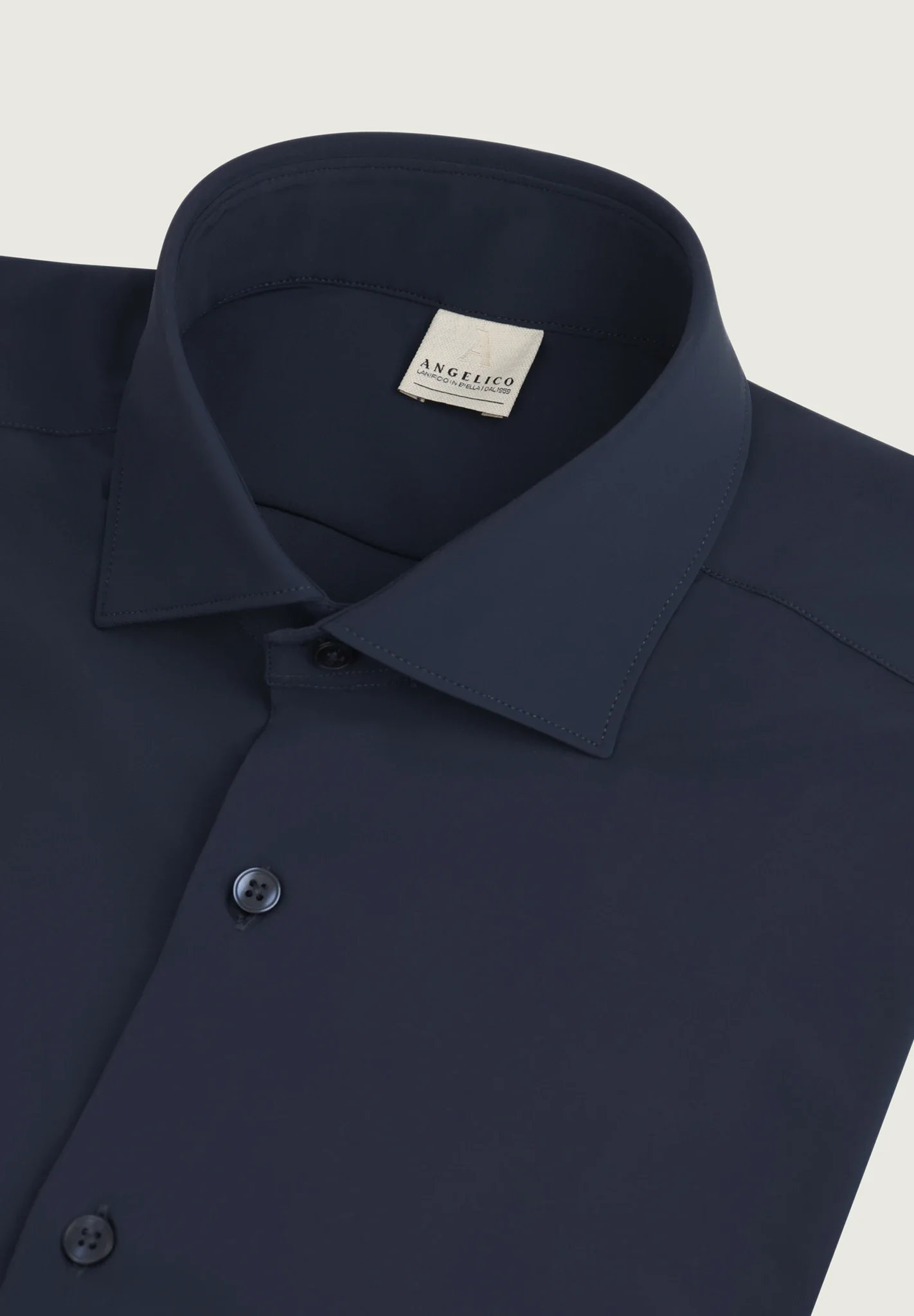 Camicia blu scuro tessuto performance custom fit - Image 2