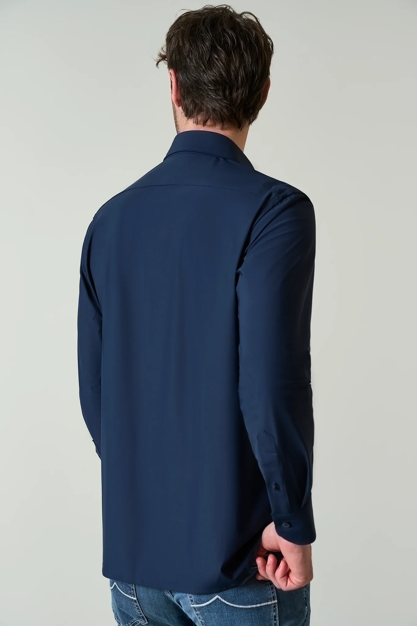Camicia blu scuro tessuto performance custom fit - Image 5