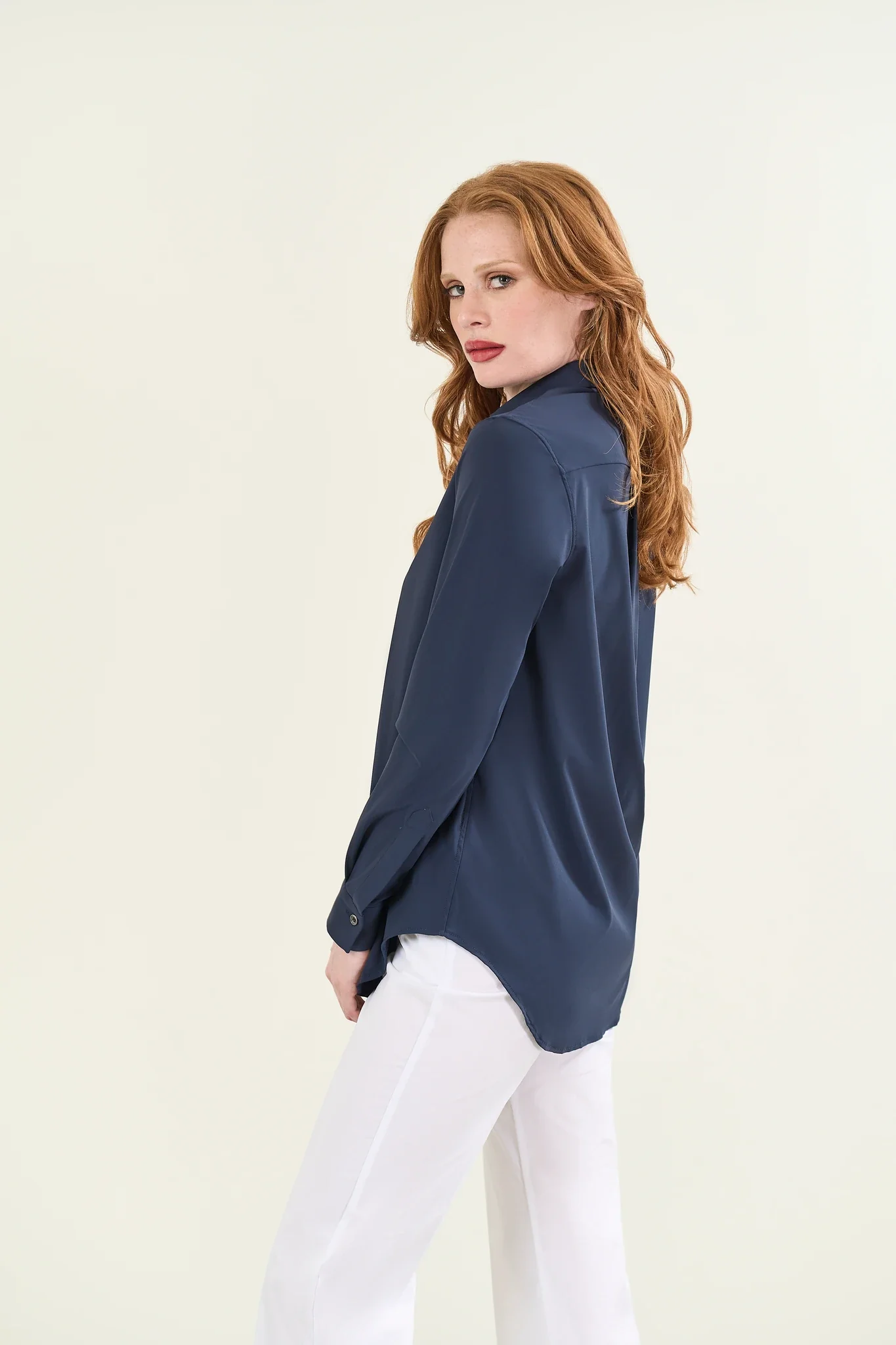 Camicia blu tessuto performance - Image 3
