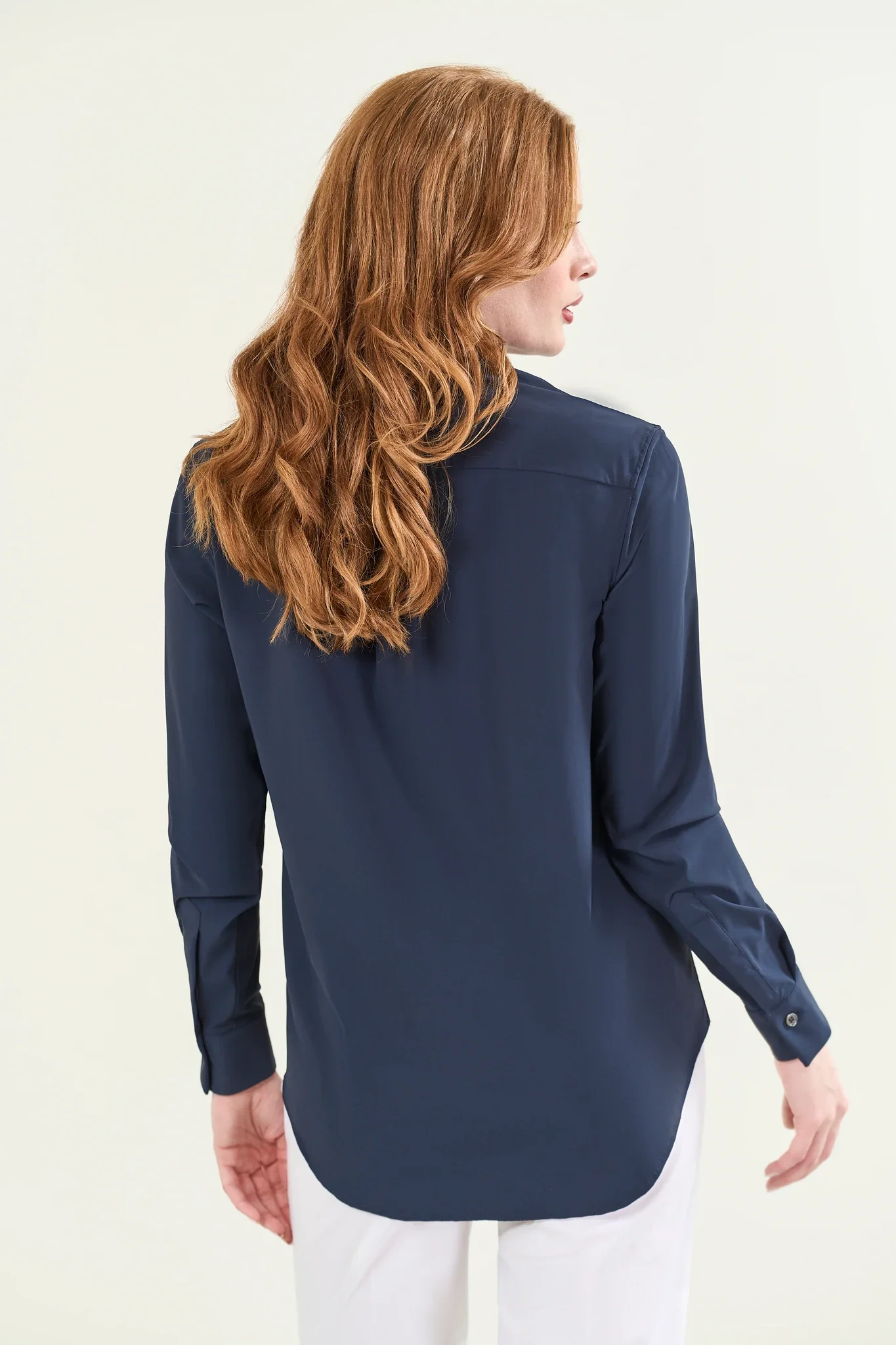Camicia blu tessuto performance - Image 4