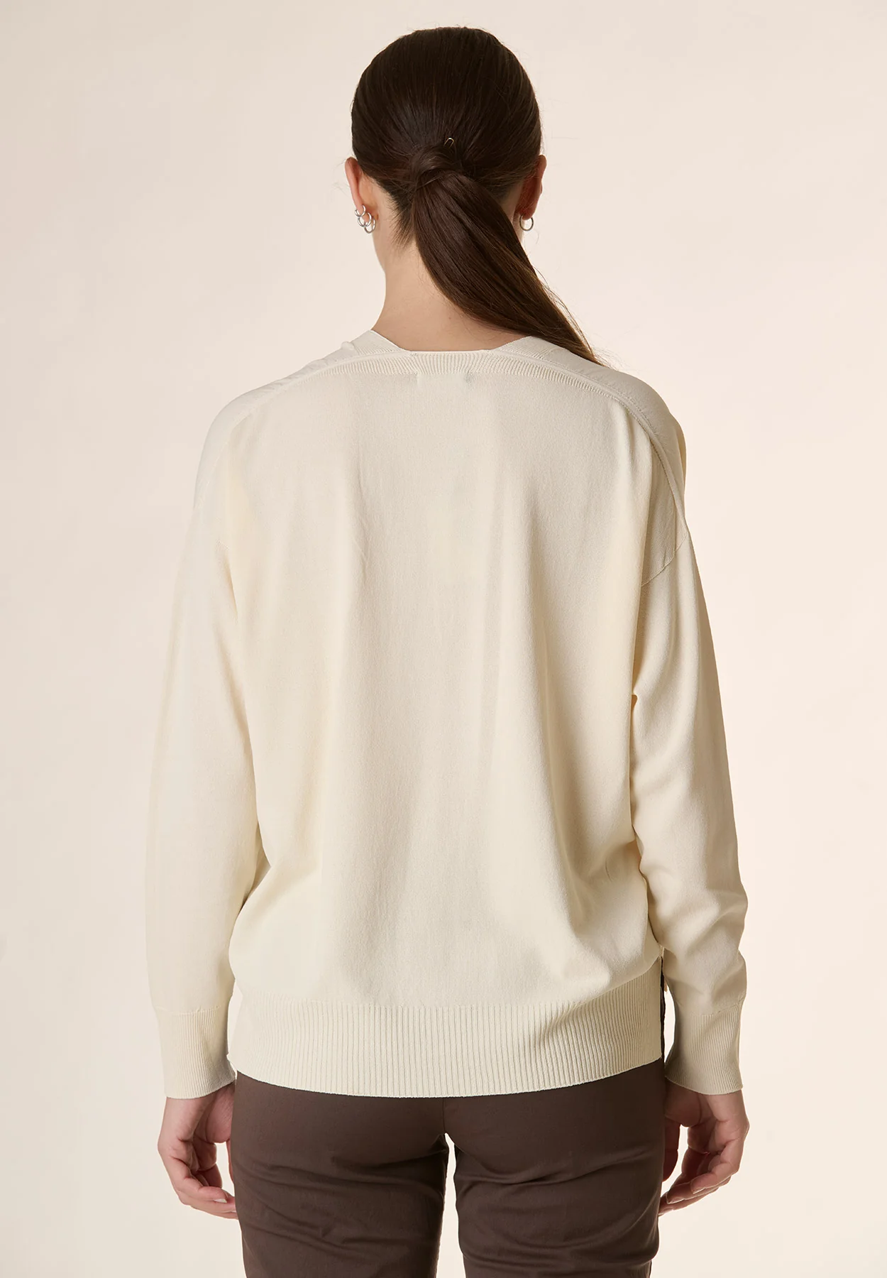 Cardigan panna con bottoni - Image 3