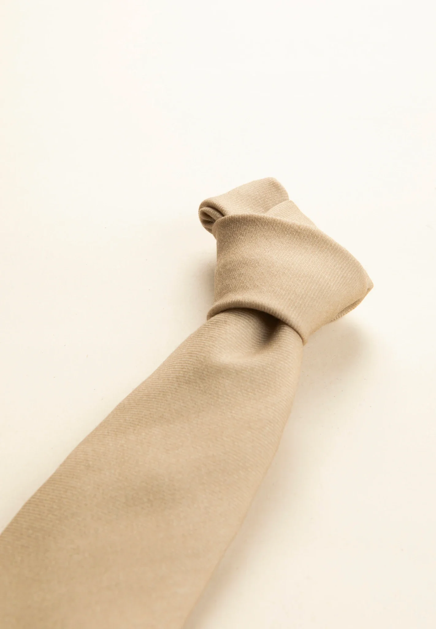 Cravatta lana beige unita - Image 2