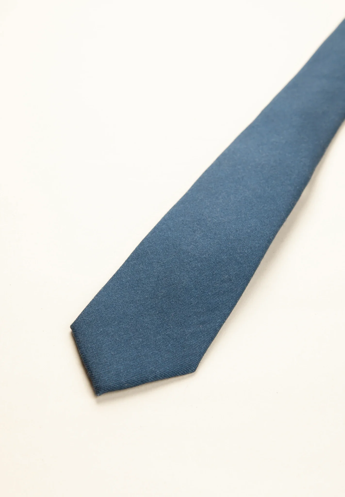 Cravatta lana blu royal unita - Image 3