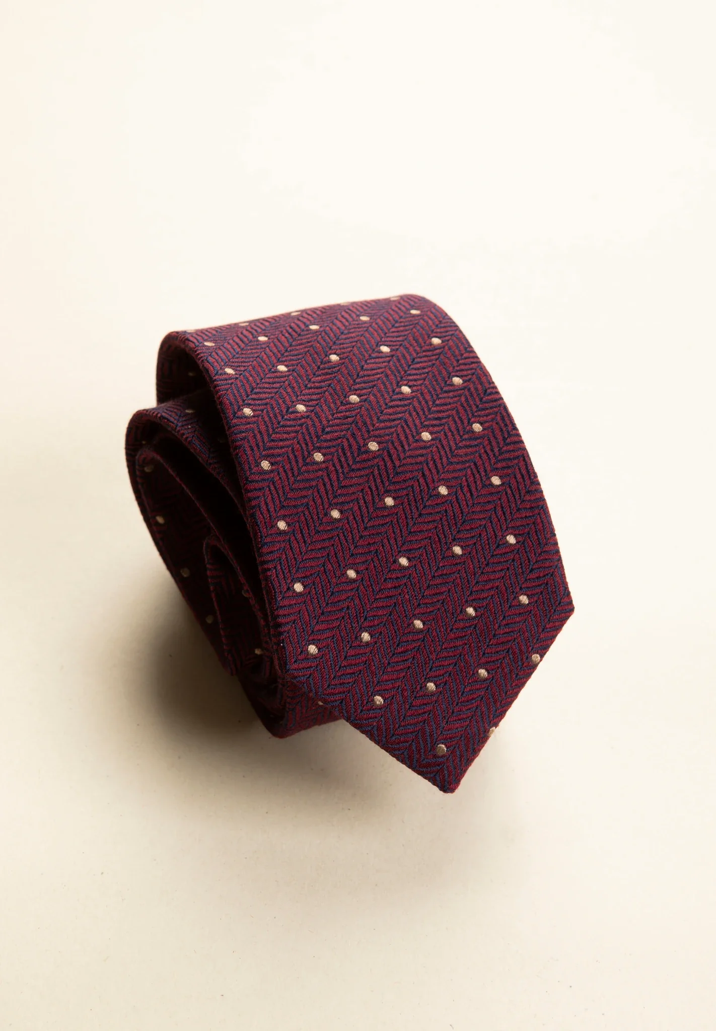 Cravatta bordeaux resca pois blu seta cotone