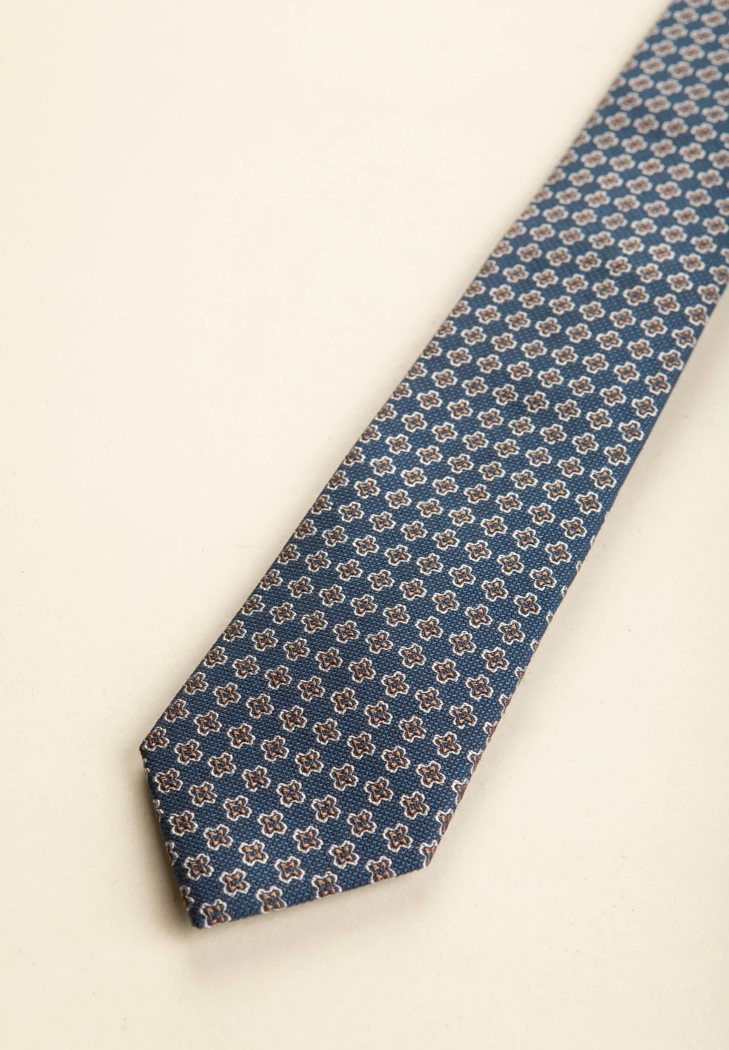 Cravatta blu scura fiori marroni seta cotone - Image 2