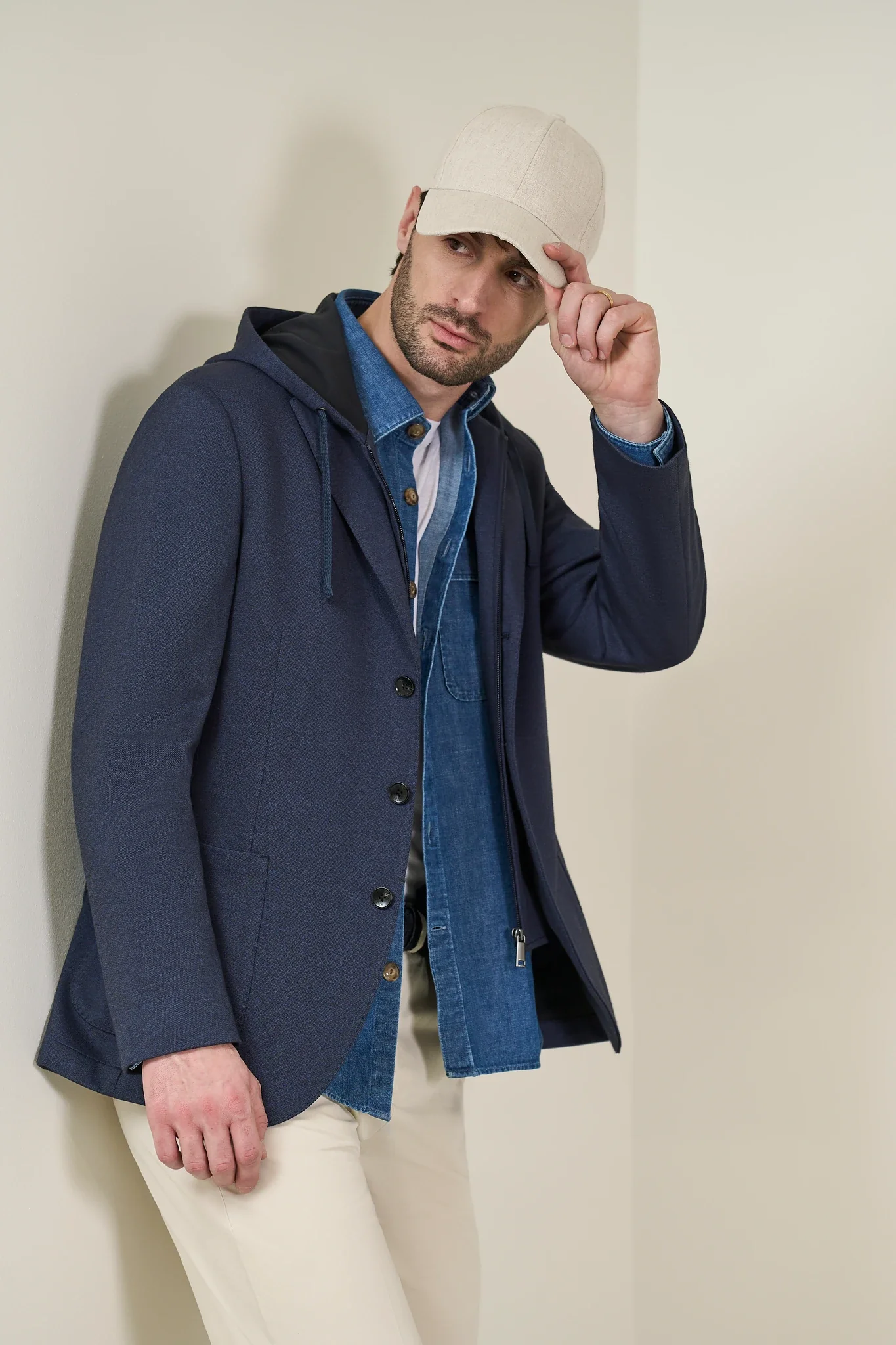 Giacca blu jersey con cappuccio e pettorina