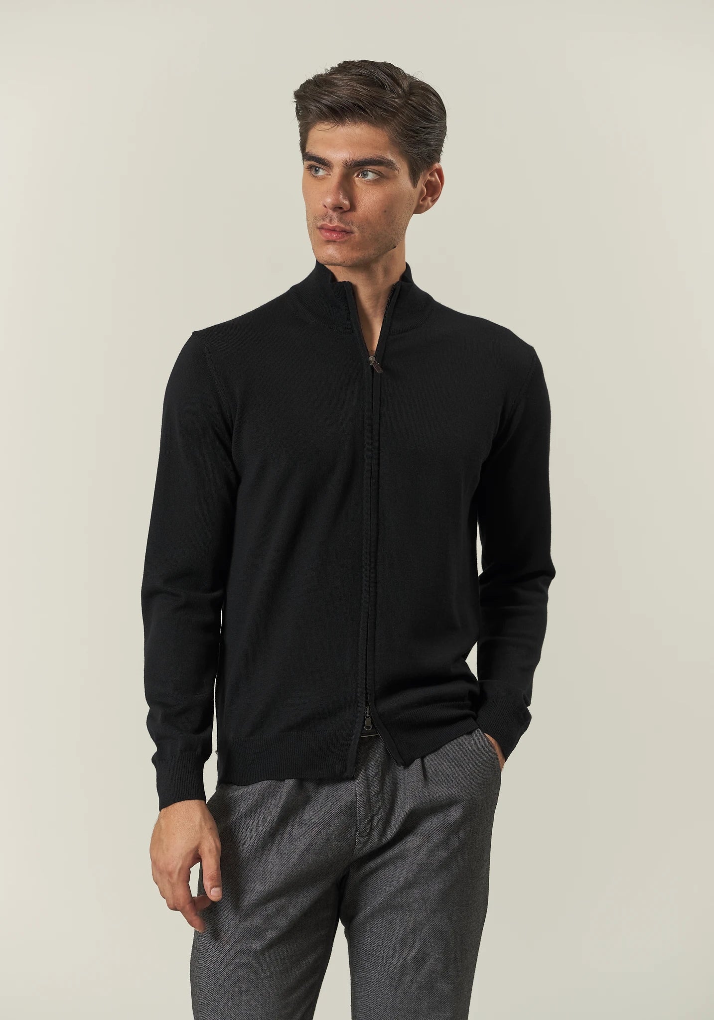 Maglia full zip nero lana merinos Lana Gatto - Image 2