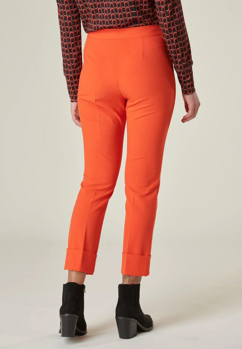 Pantalone arancio fondo bordo alto - Image 3