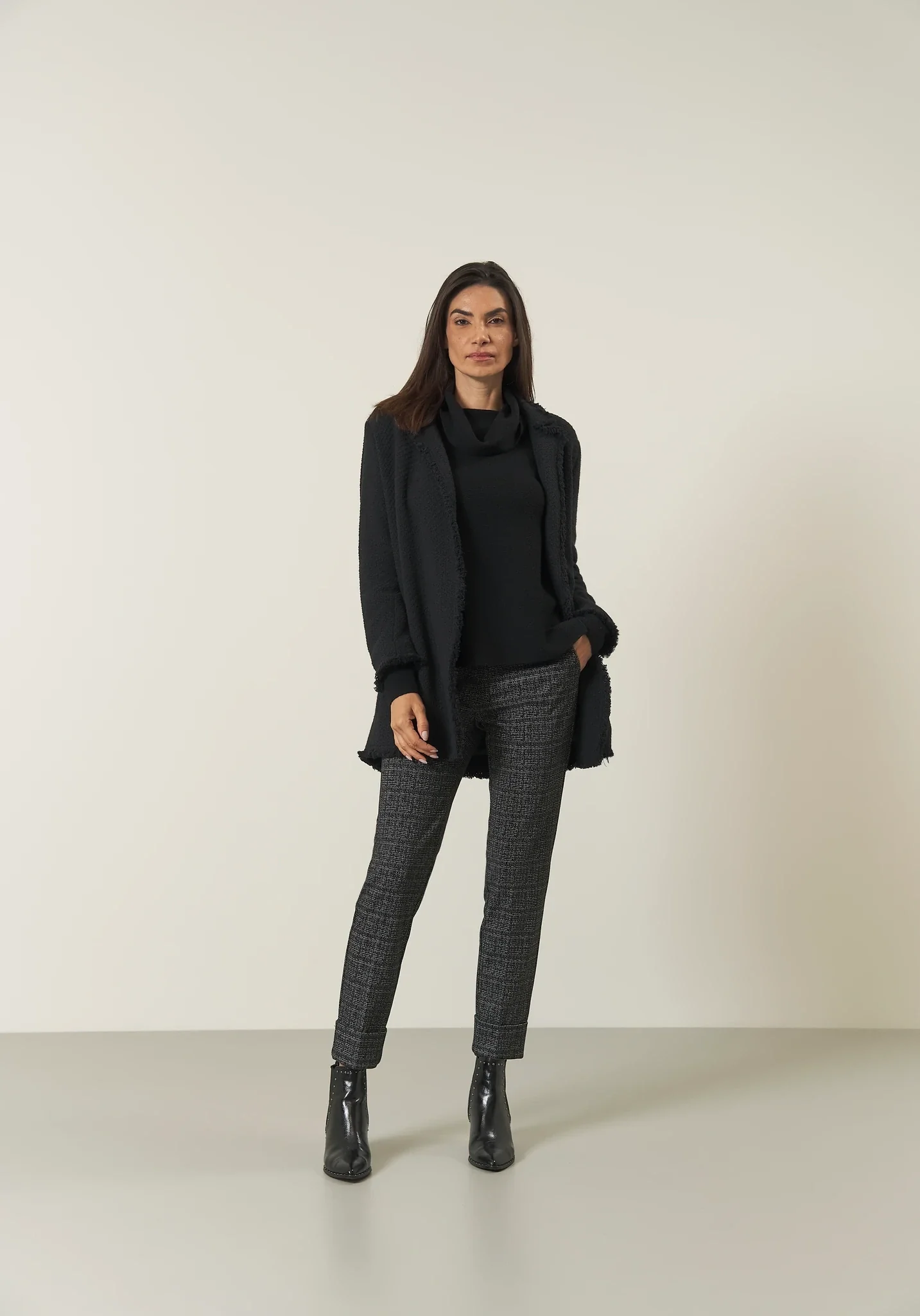 Pantalone nero armatura bianca con risvolto - Image 3