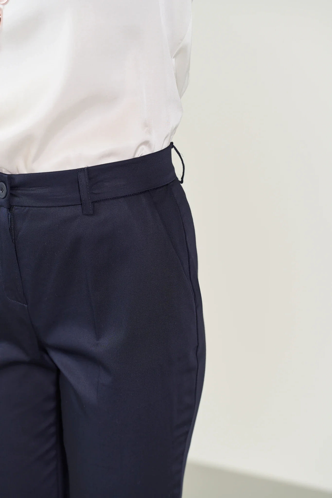 Pantalone blu basico cotone stretch - Image 2