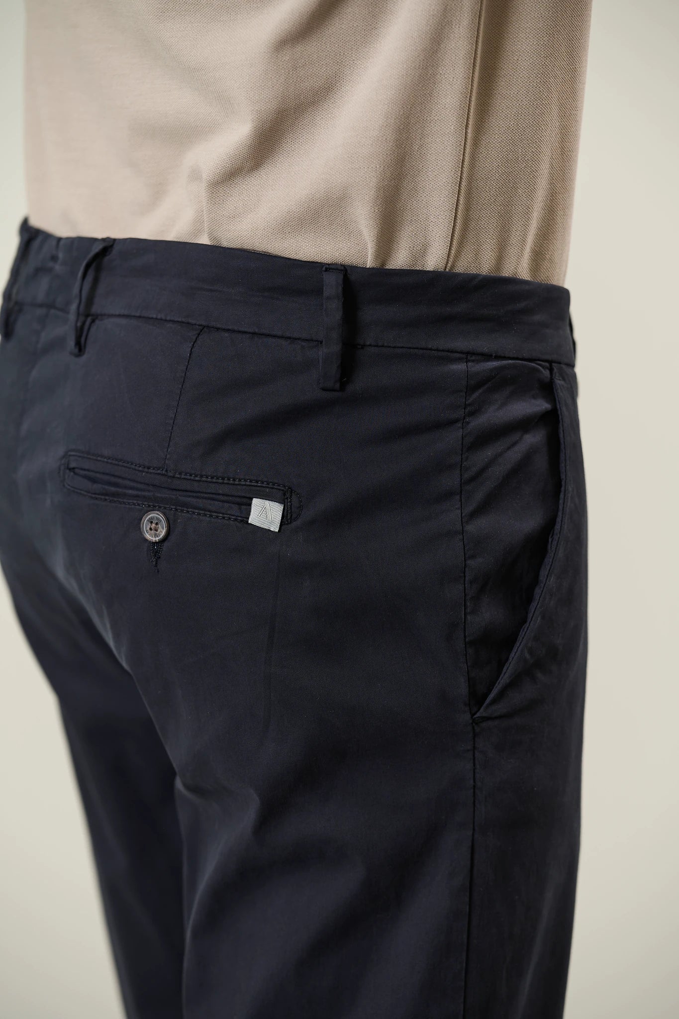 Pantalone blu chinos cotone tencel stretch - Image 2