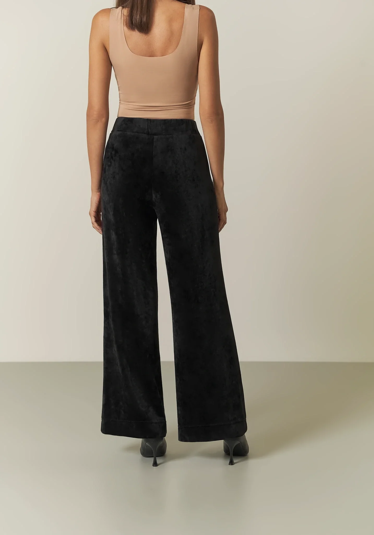 Pantalone nero ciniglia gamba larga - Image 4