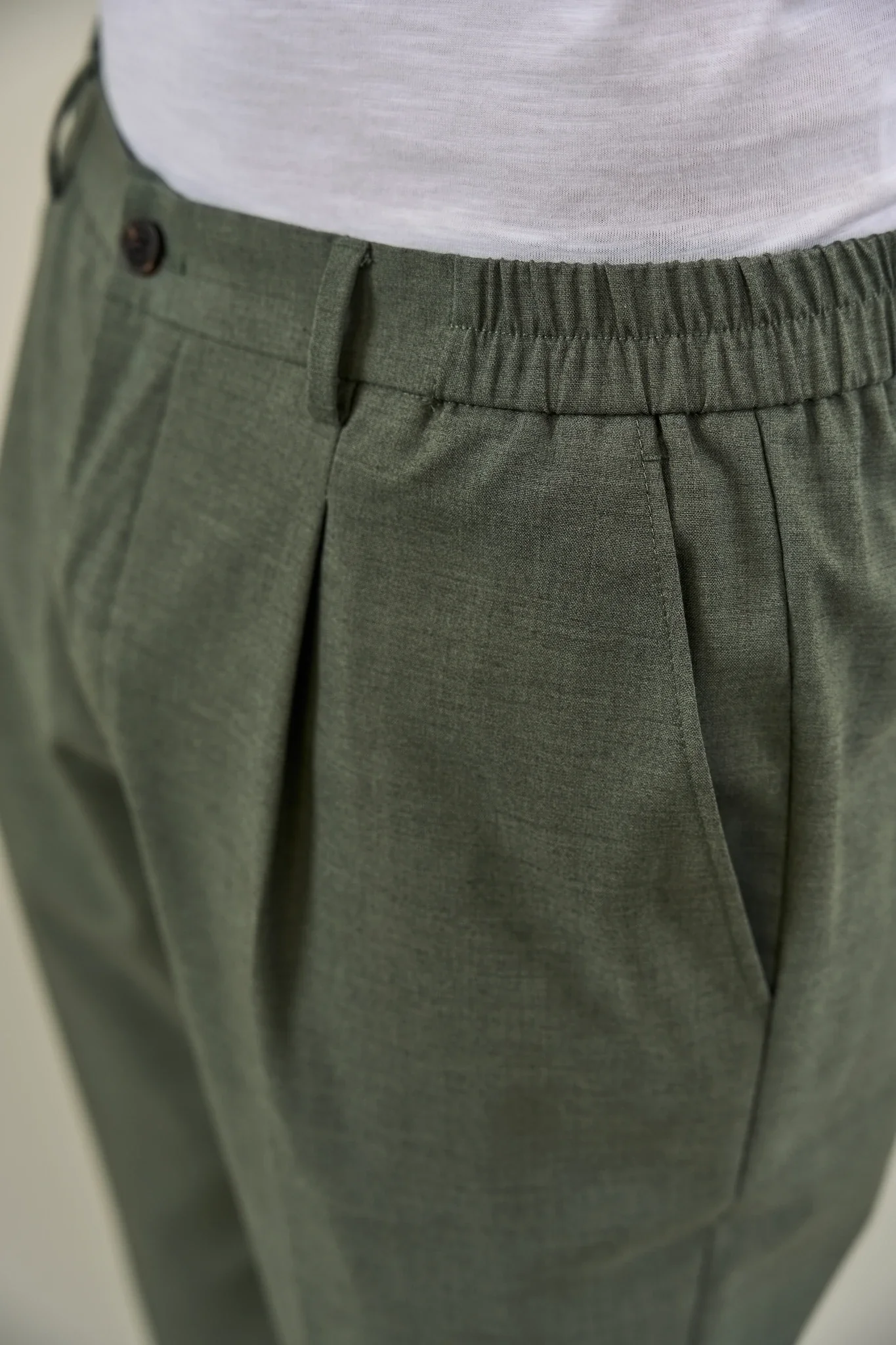 Pantalone verde salvia pinces mezzo elastico - Image 2