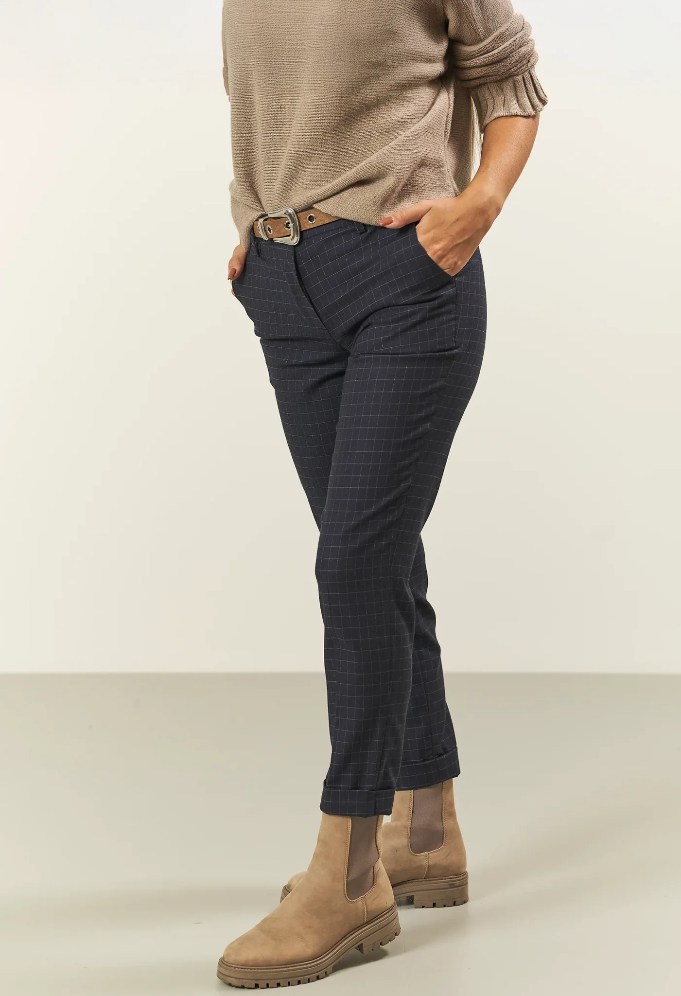 Pantalone blu finestrato beige