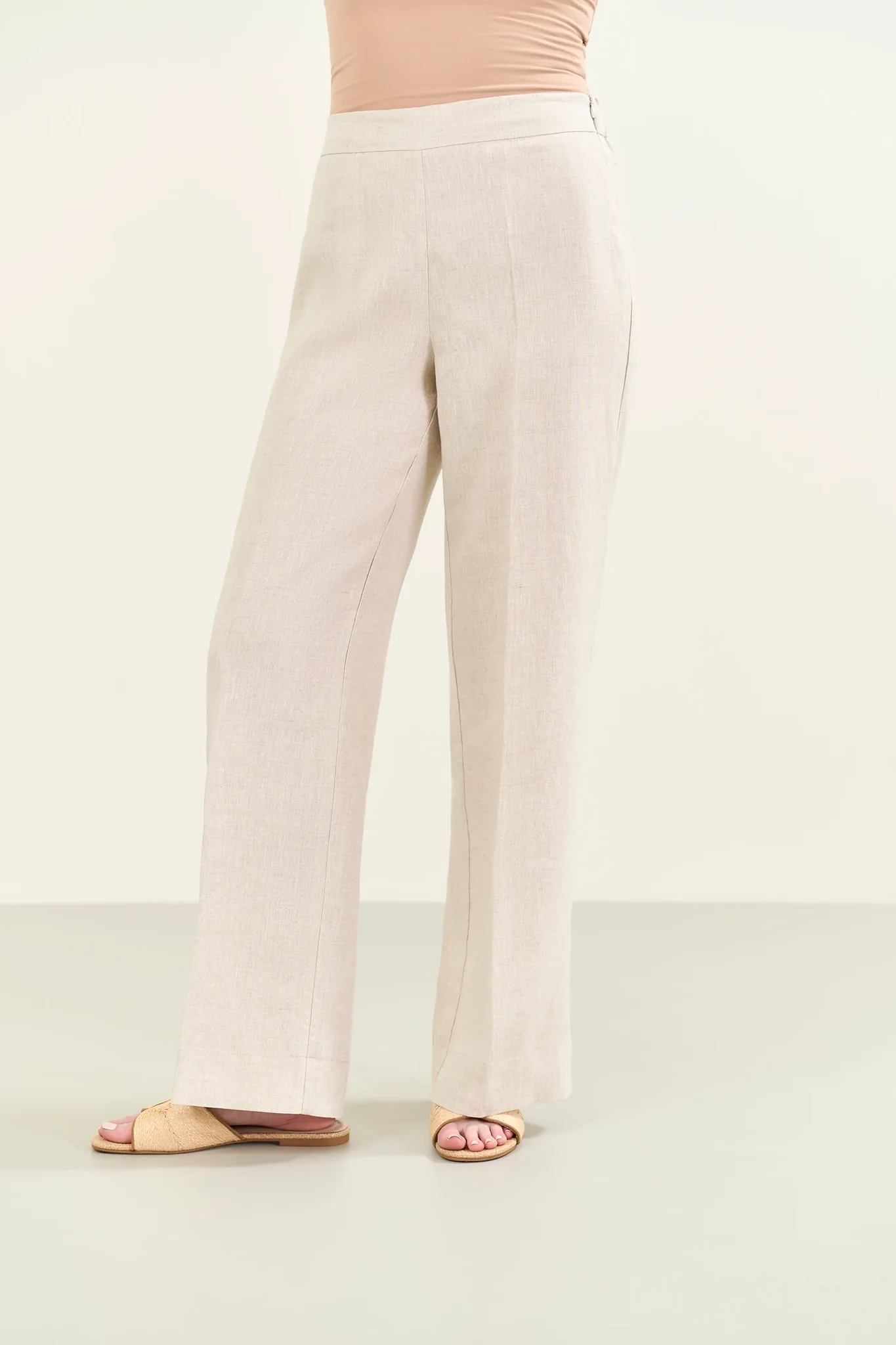 Pantalone beige naturale modello palazzo lino