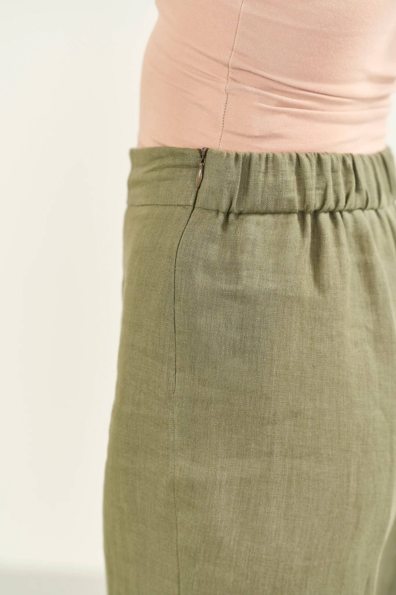Pantalone verde militare modello palazzo lino - Image 2