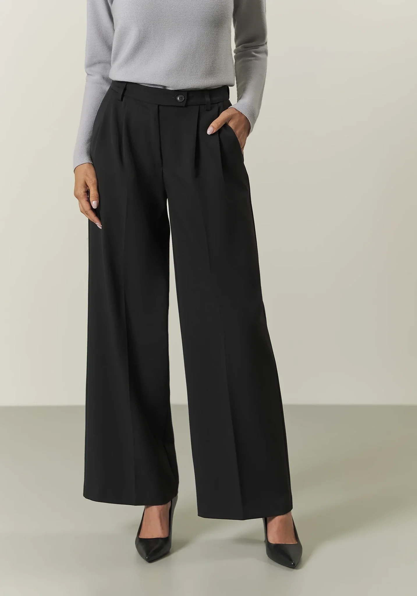 Pantalone palazzo nero con pinces