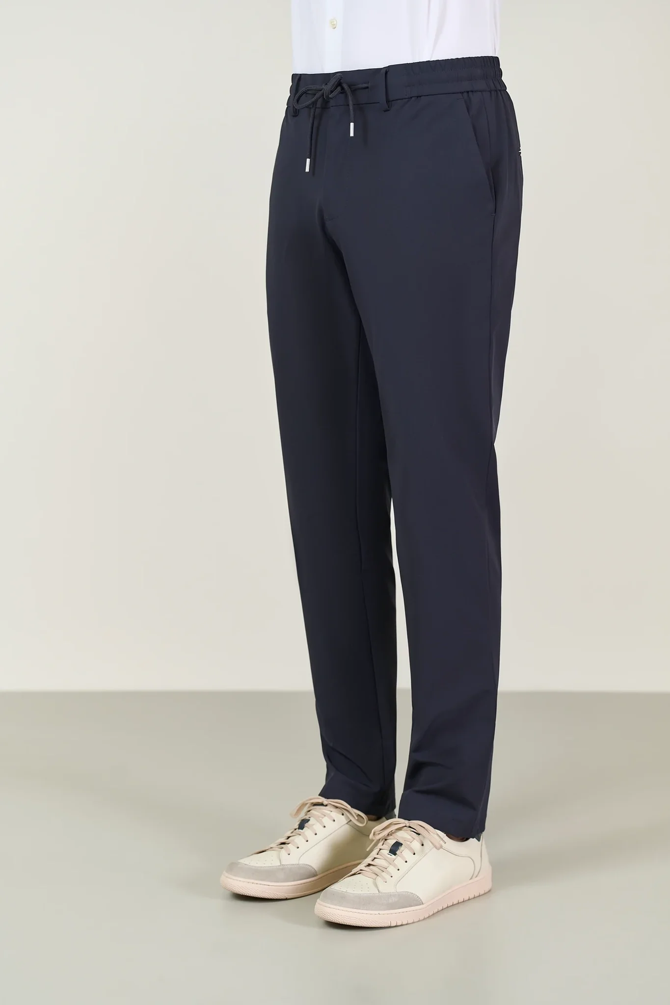 Pantalone blu tessuto performance con coulisse custom fit