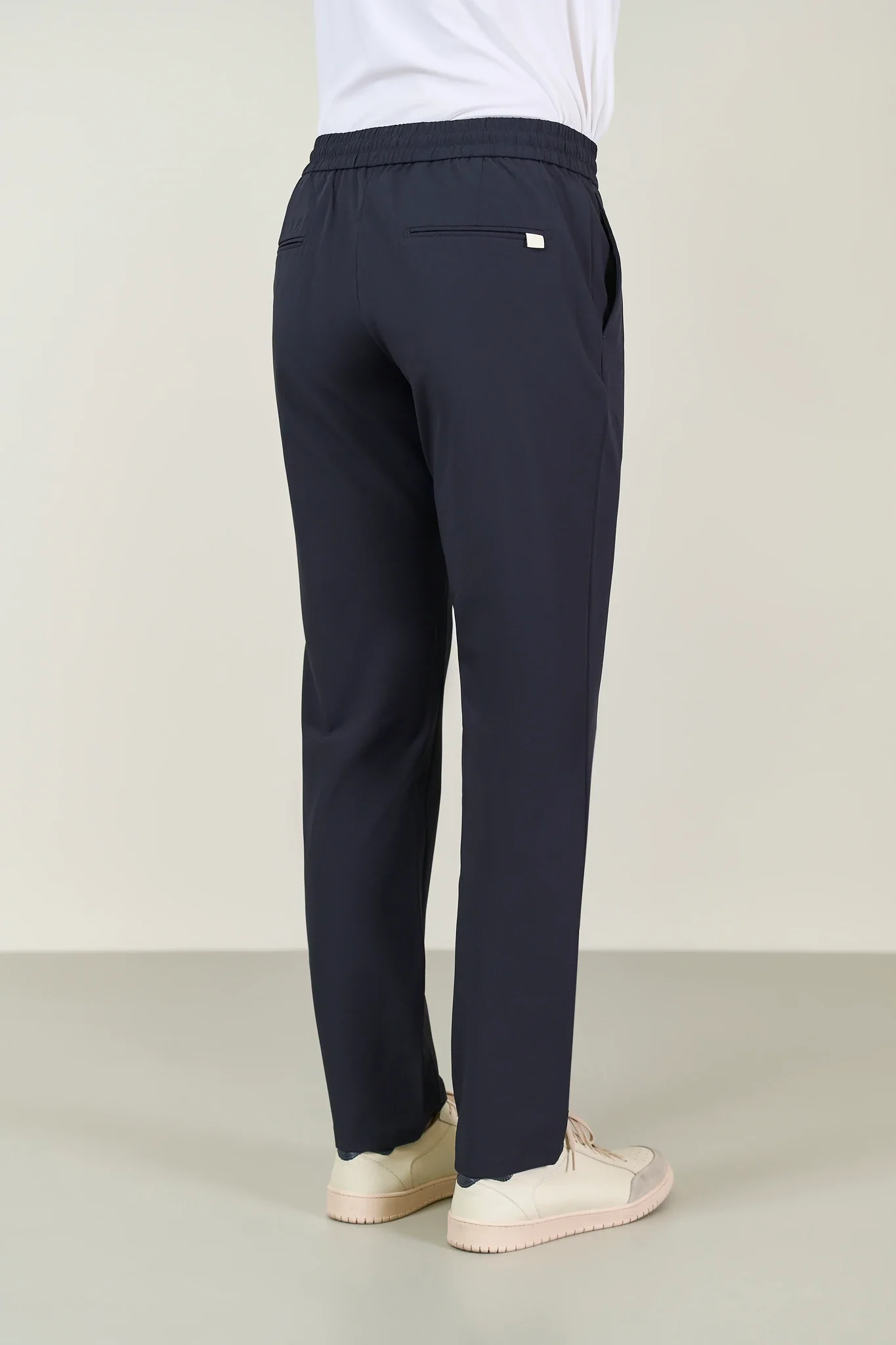 Pantalone blu tessuto performance con coulisse custom fit - Image 6