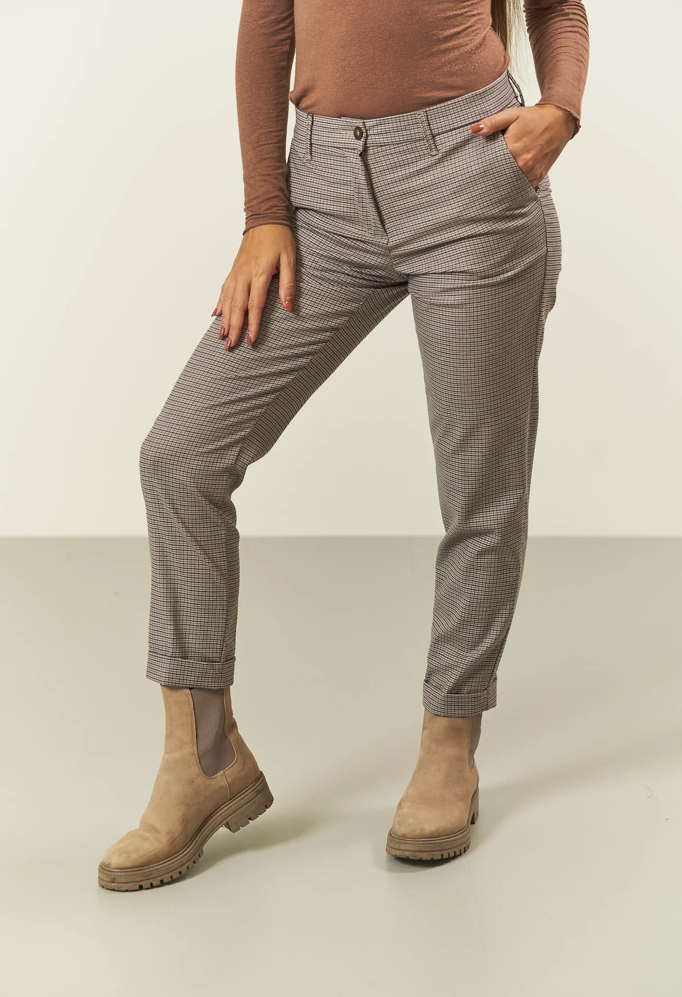 Pantalone beige pied de poule con risvolto