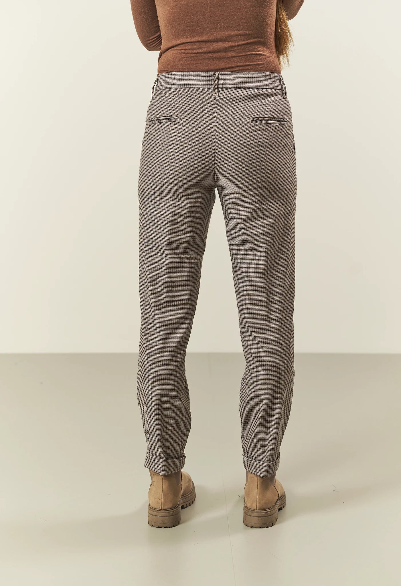 Pantalone beige pied de poule con risvolto - Image 4