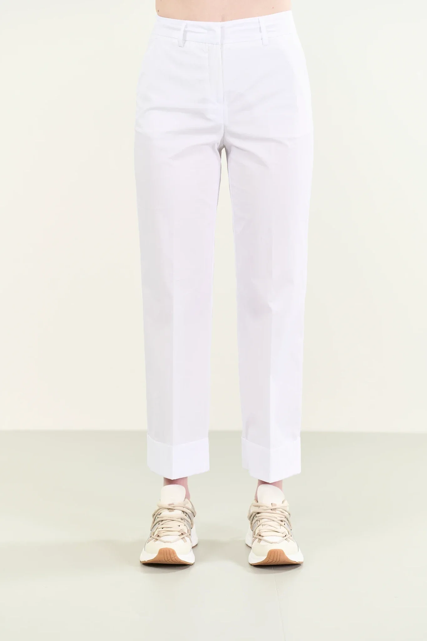 Pantalone bianco con risvolto cotone stretch