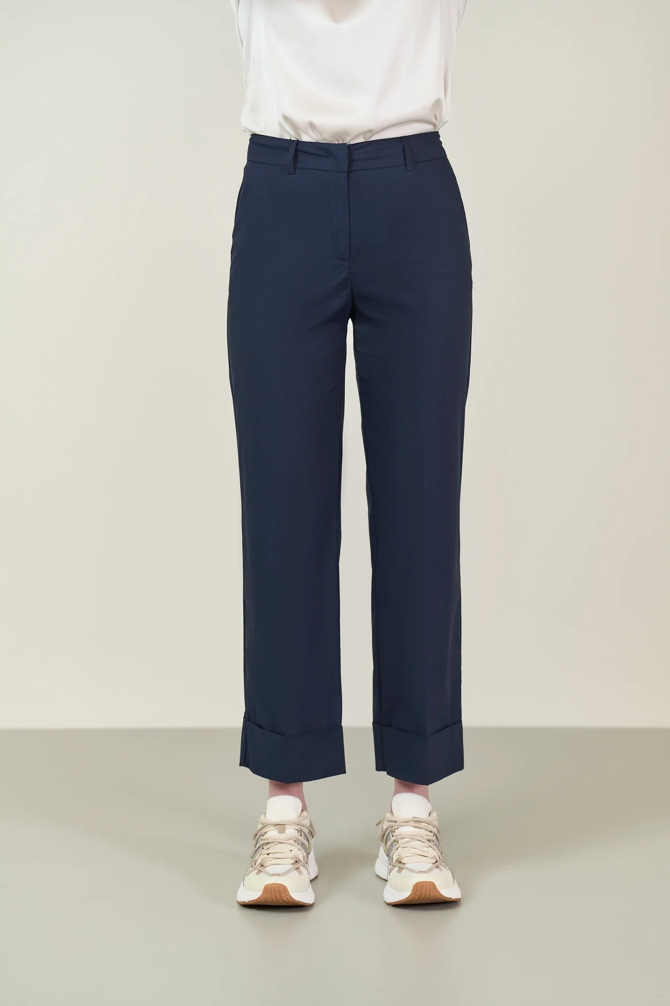 Pantalone blu con risvolto cotone stretch - Image 3