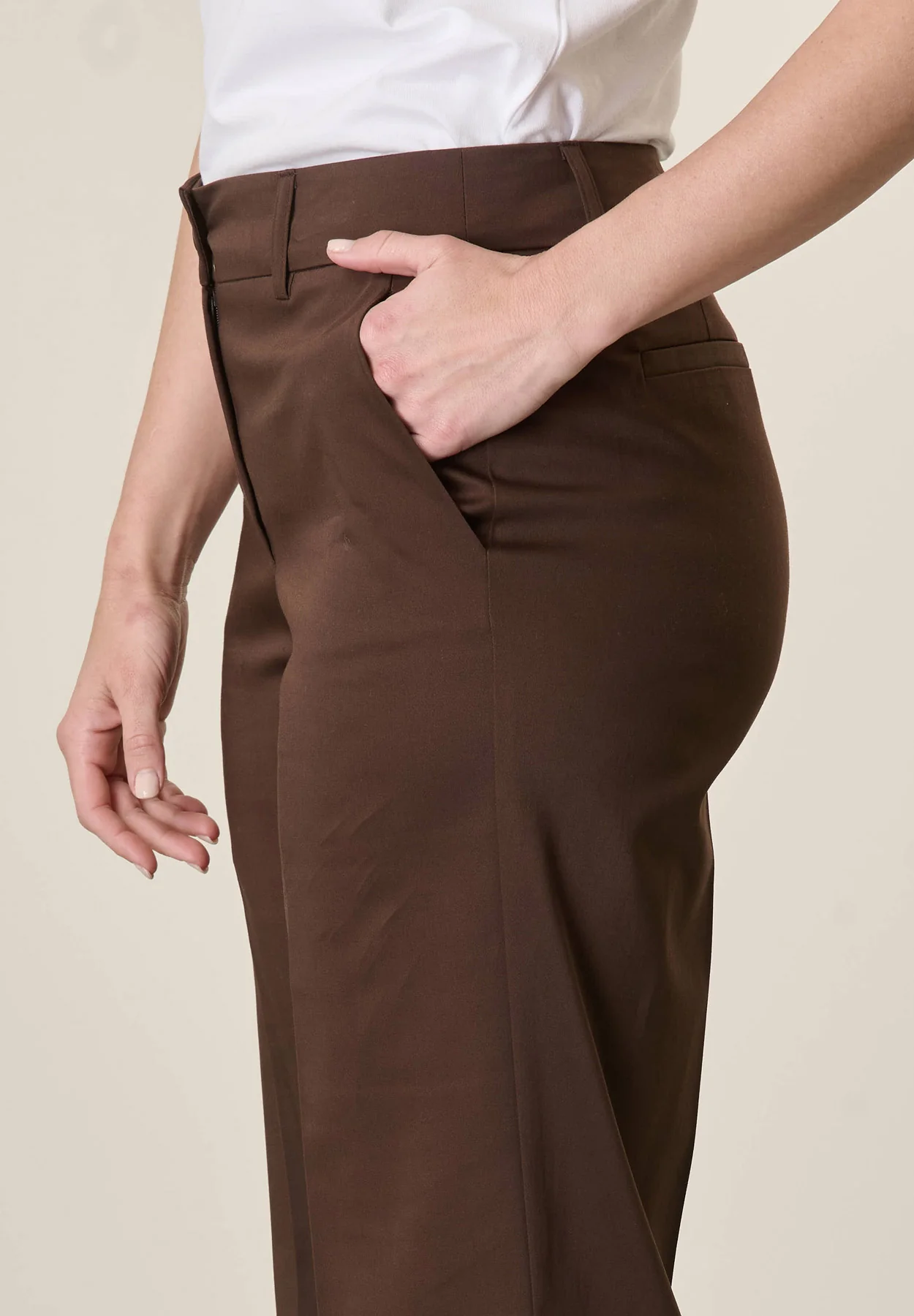 Pantalone marrone cotone stretch risvoltone - Image 2