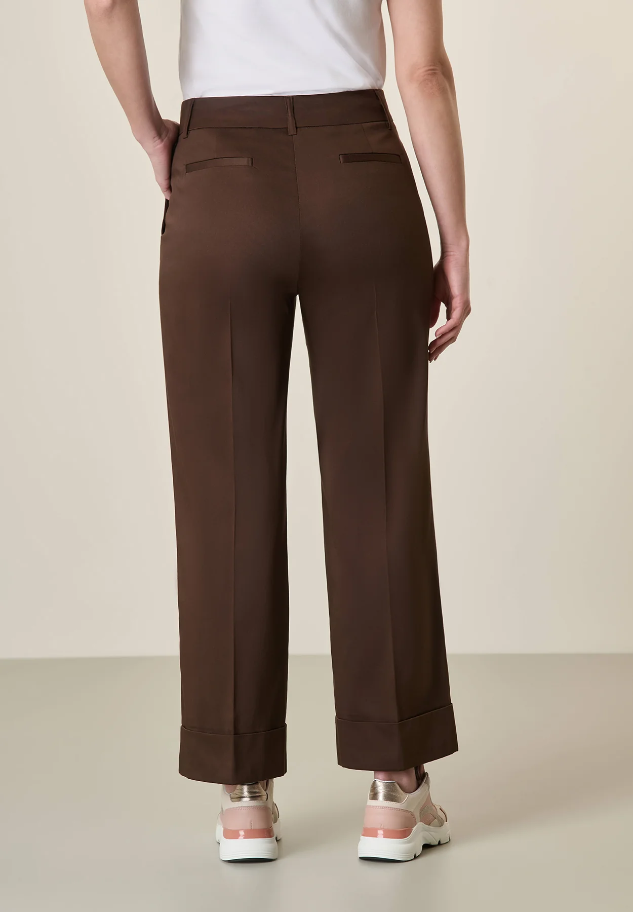 Pantalone marrone cotone stretch risvoltone - Image 3