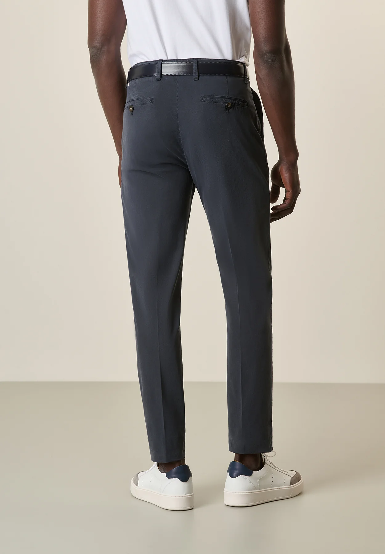 Pantalone blu pinces cotone tencel slim fit - Image 3