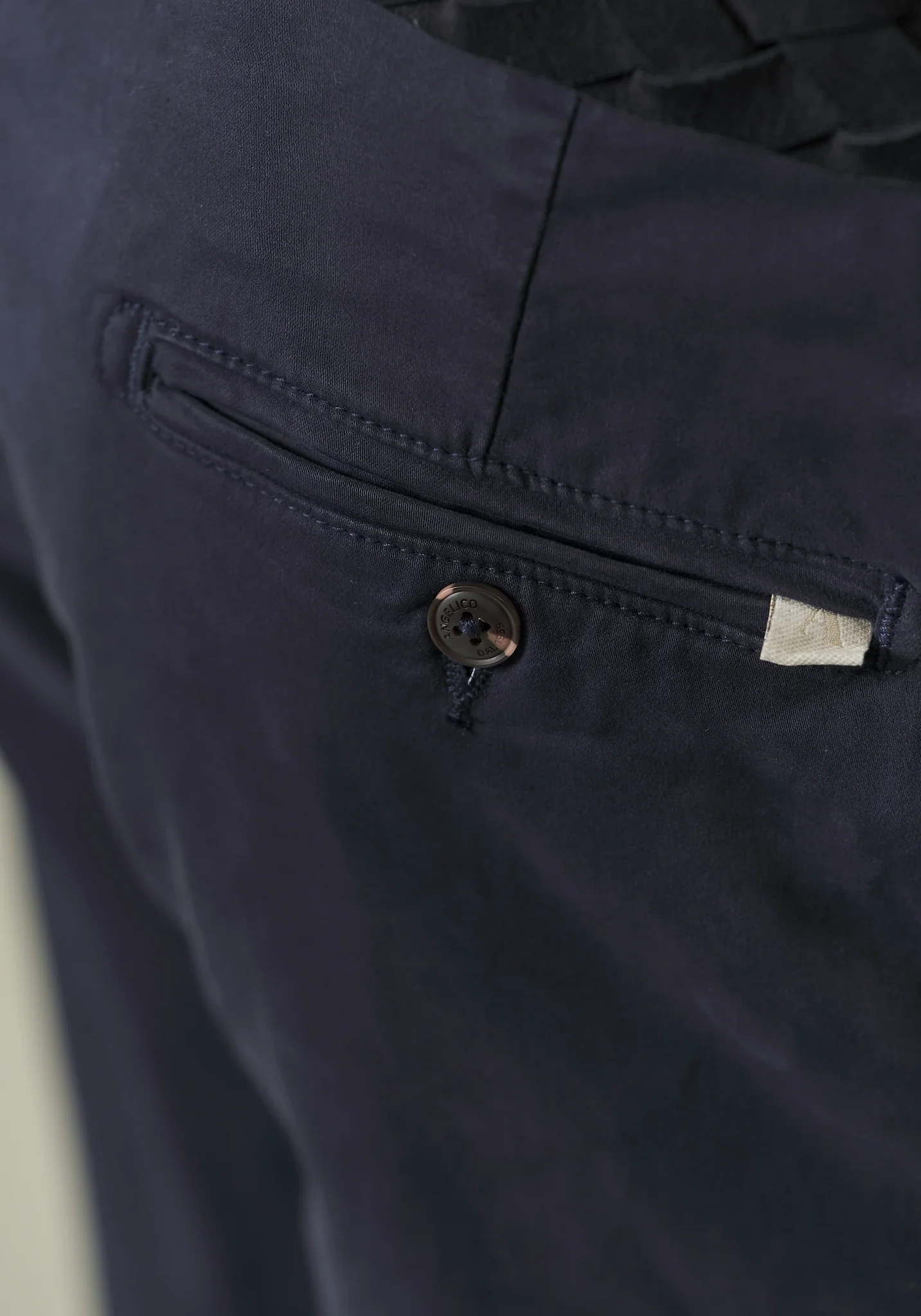 Pantalone blu effetto raso custom fit - Image 3