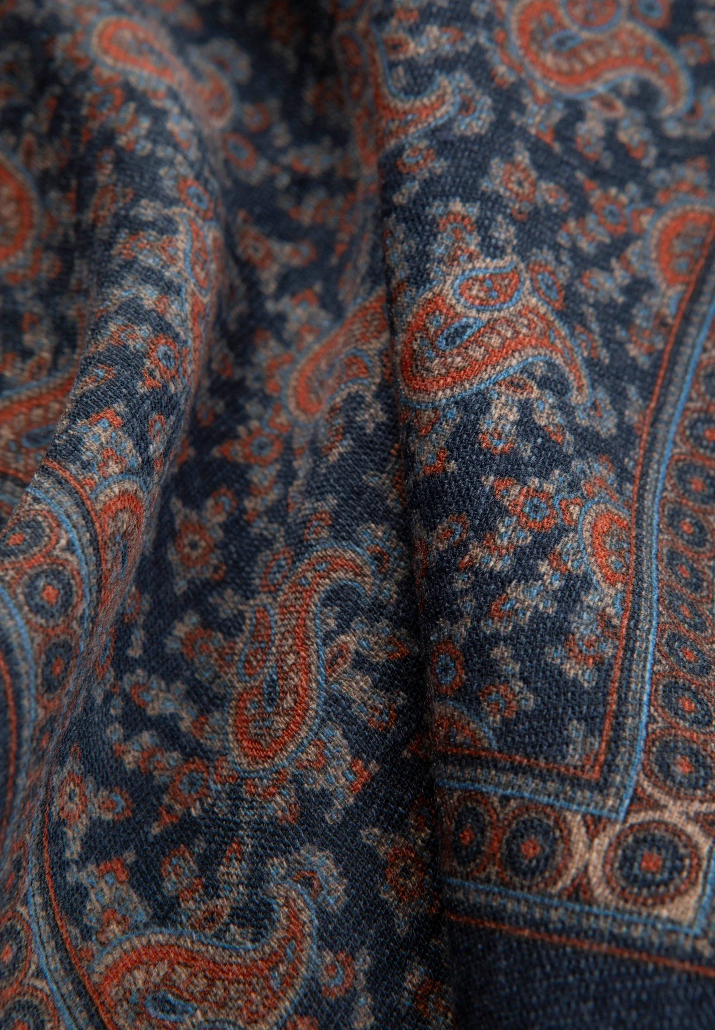 Pochette blu navy lana greche paisley rosse azzurre - Image 3