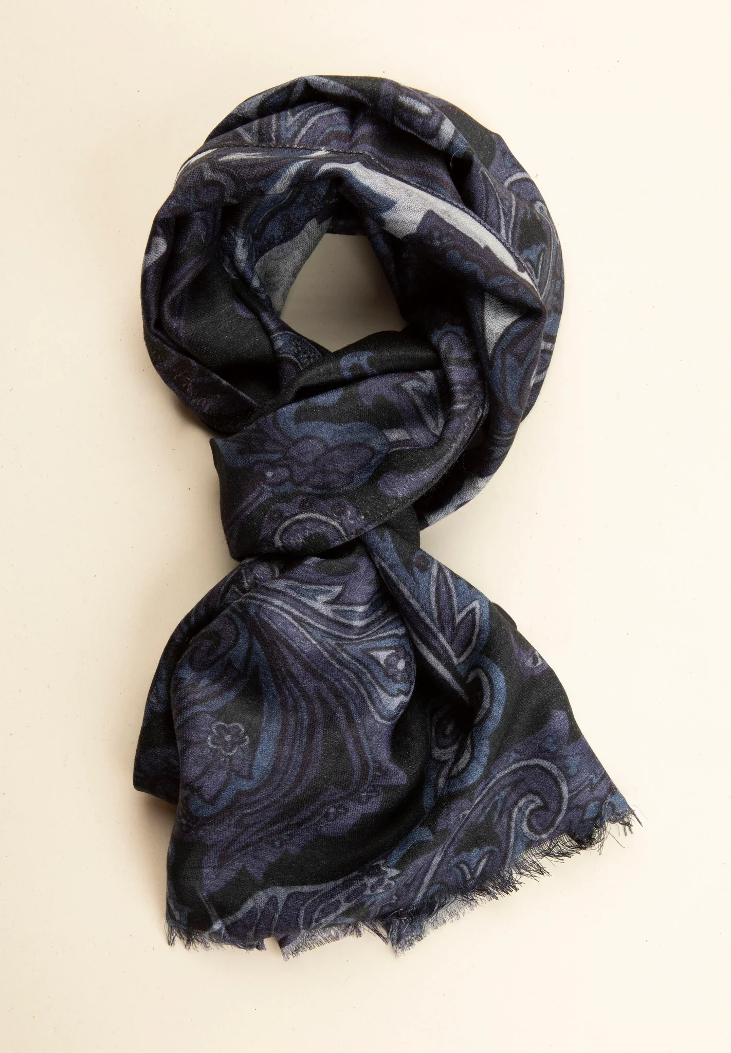Sciarpa blu scuro lana fantasia fiorata grigio chiaro