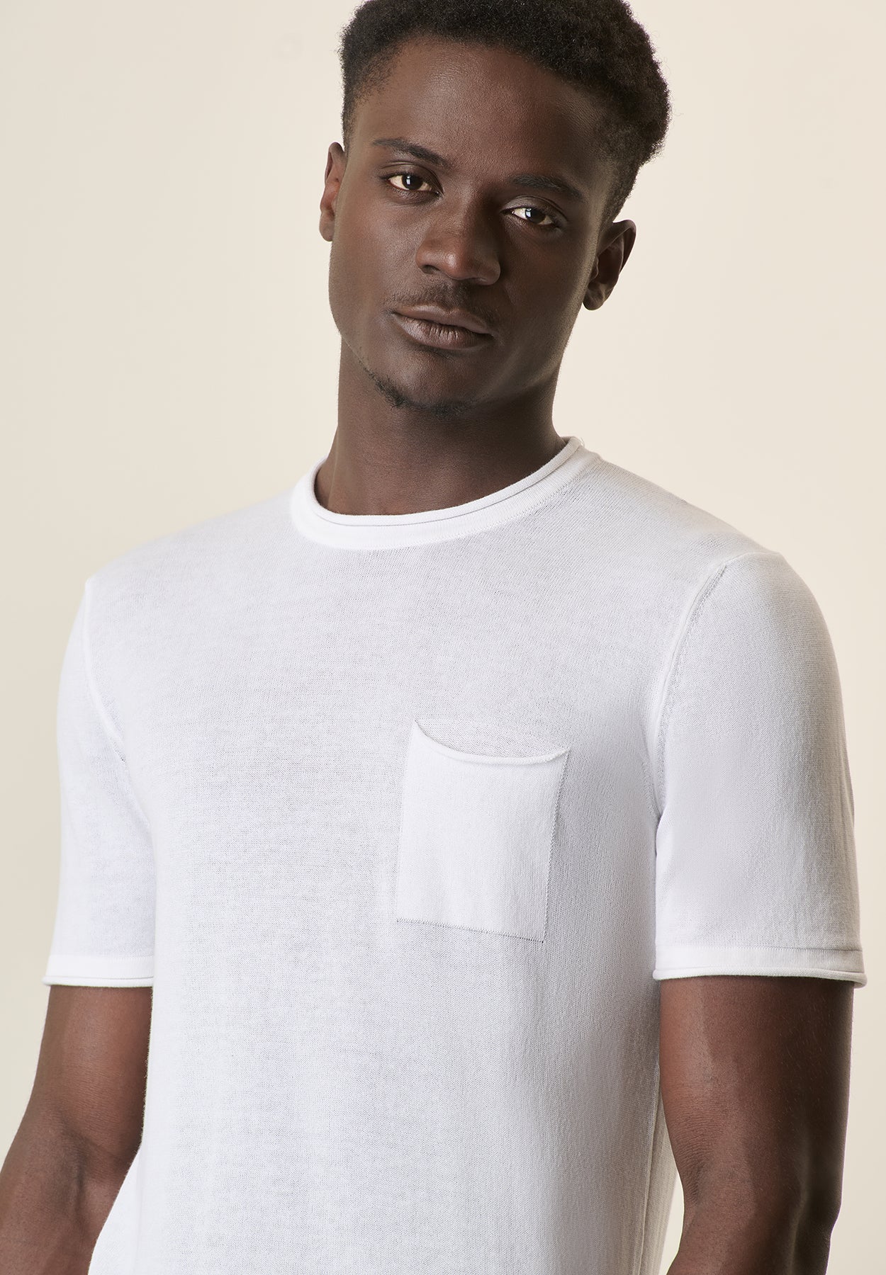 T-Shirt bianca cotone crepe con taschino - Image 2